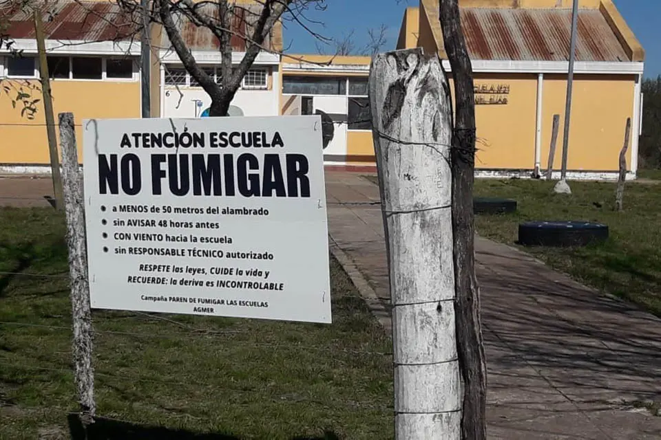 Productores amenazaron a una maestra que organizó charla sobre fumigaciones