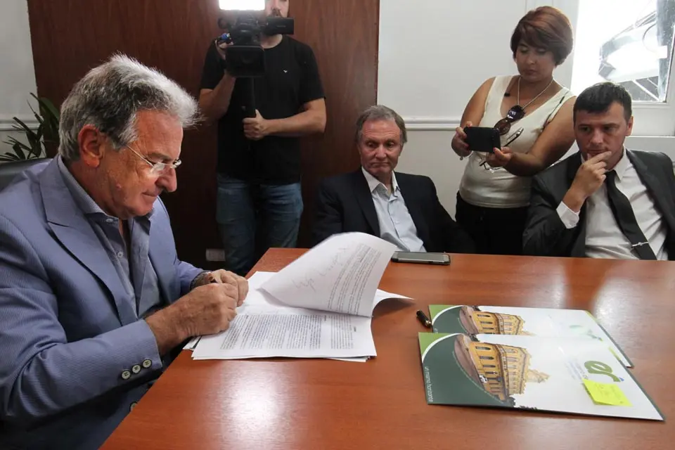 Provincia y seis municipios congelan boletos de colectivos