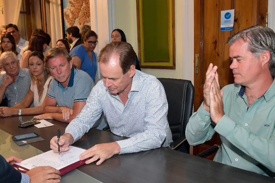 Rechazan aumentos de impuestos municipal y provincial