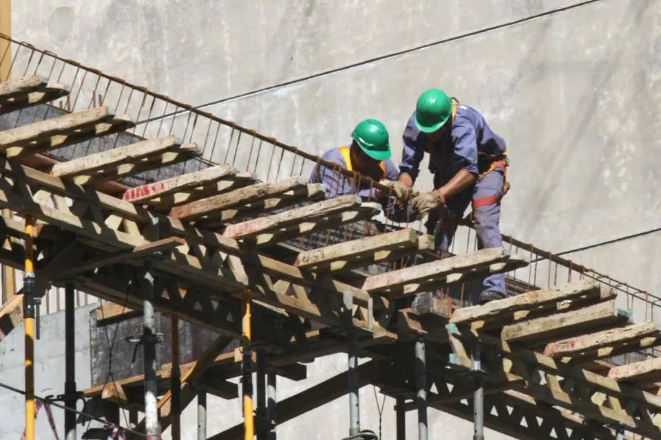 Nación pagará parte de los salarios de las empresas en crisis