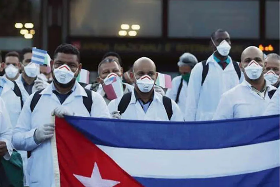 Polémica internacional por los médicos cubanos