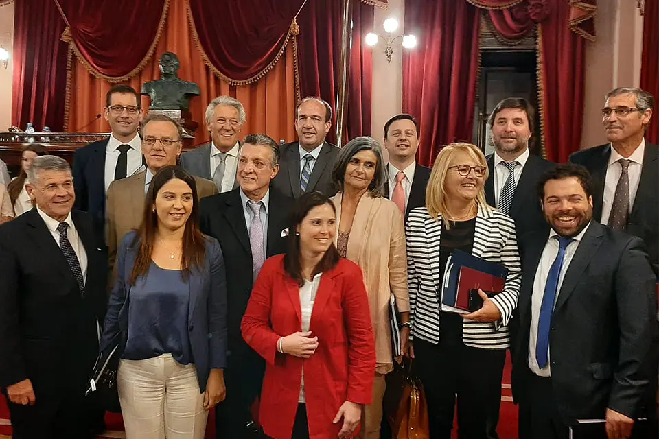 Sigue la polémica por la interpelación que no fue