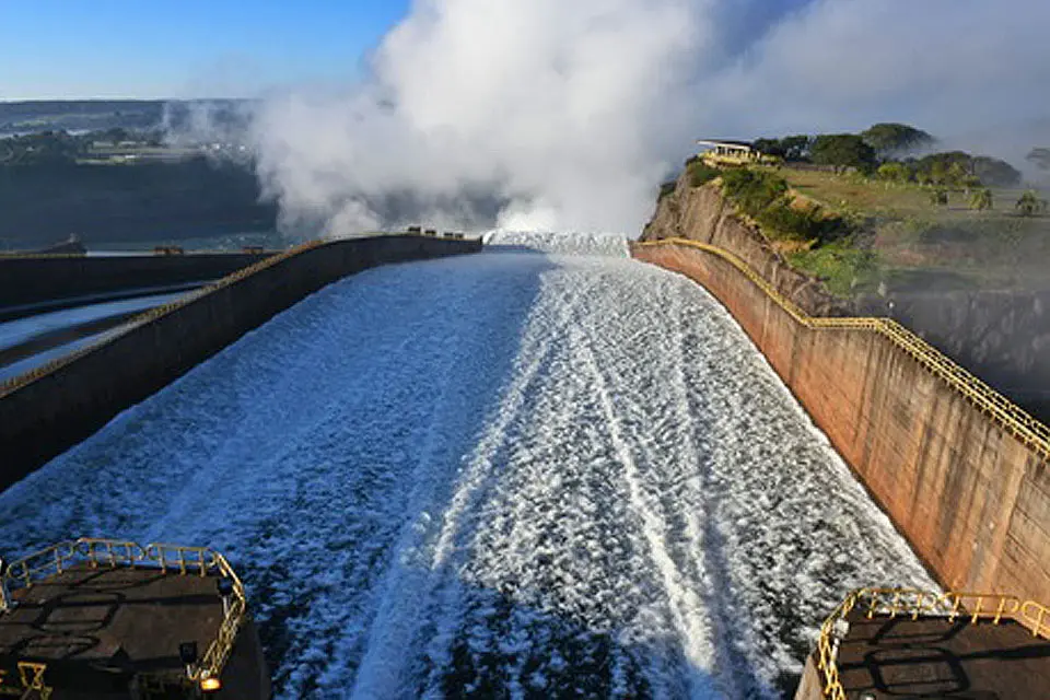 Finalmente Brasil liberó agua en Itaipú