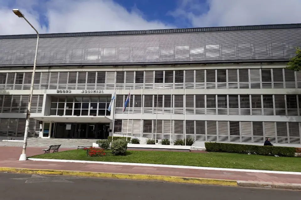Los abogados marchan contra el receso