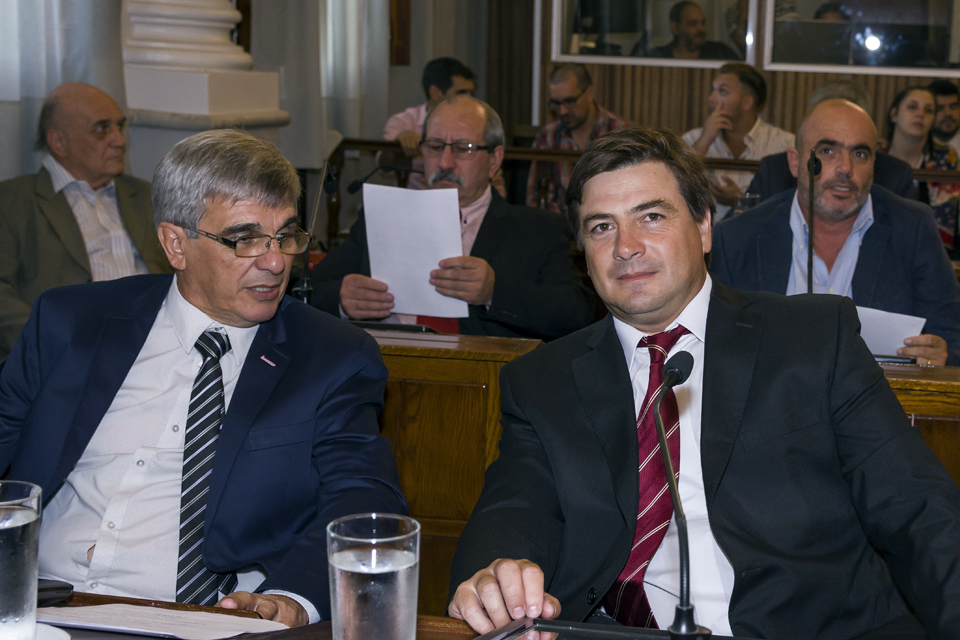 Cambiemos quiere controlar las negociaciones por U$S500 millones