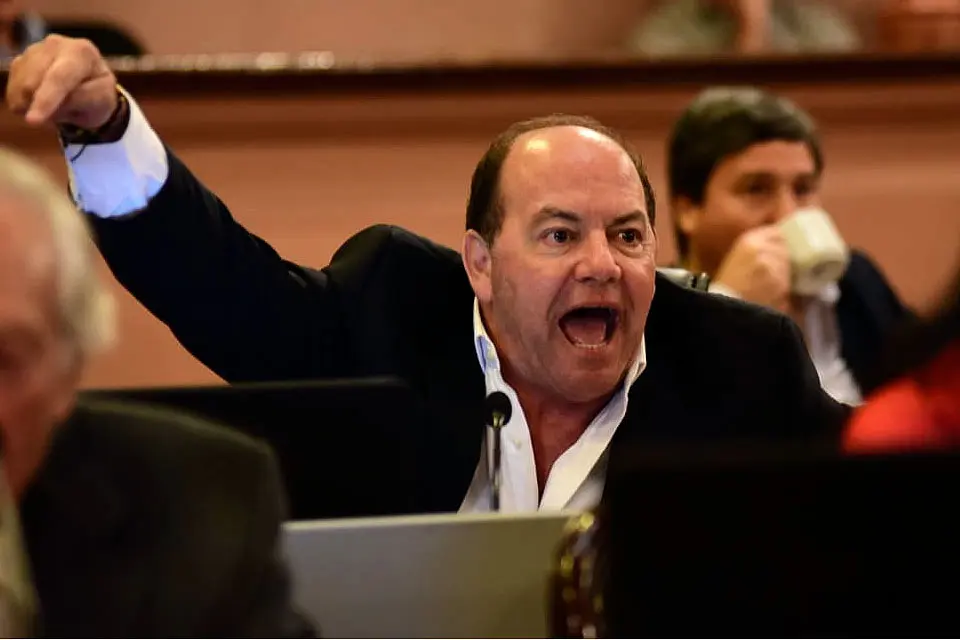 Allanaron a Bahler por amenazas y Bordet lo echó