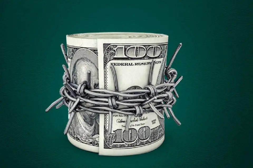 Primeras restricciones al dólar en 2021