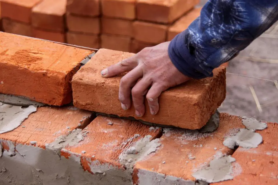 La provincia se comprometió a terminar jardines y refaccionar escuelas