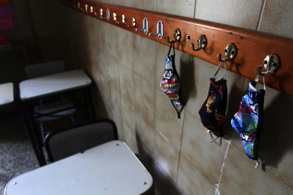Tres escuelas frenaron actividades por “contacto estrecho”