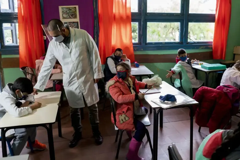 Bordet reiteró el llamado al diálogo a los gremios docentes