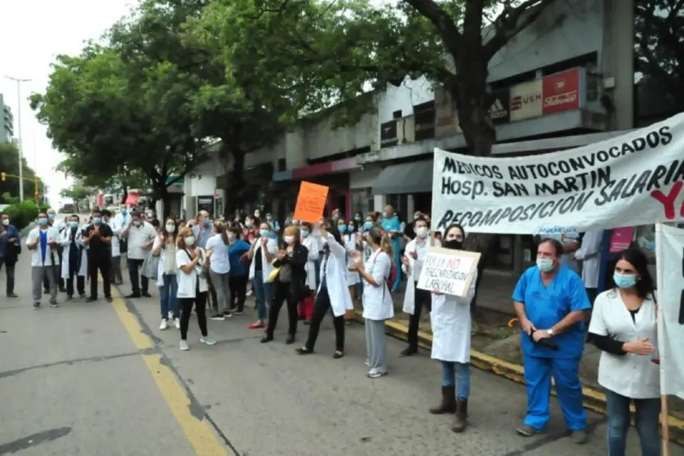 Médicos autoconvocados retendrán servicios