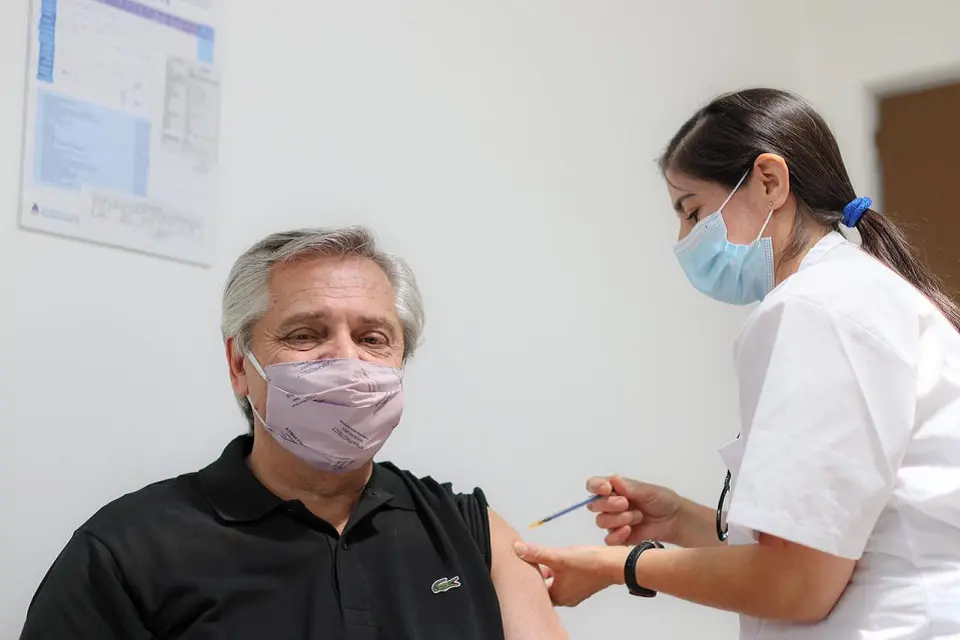 Alberto se contagió pese a tener las dos dosis aplicadas