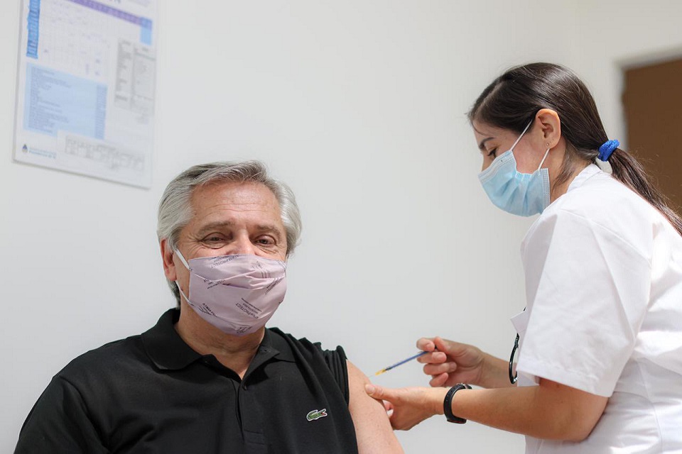 Alberto se contagió pese a tener las dos dosis aplicadas