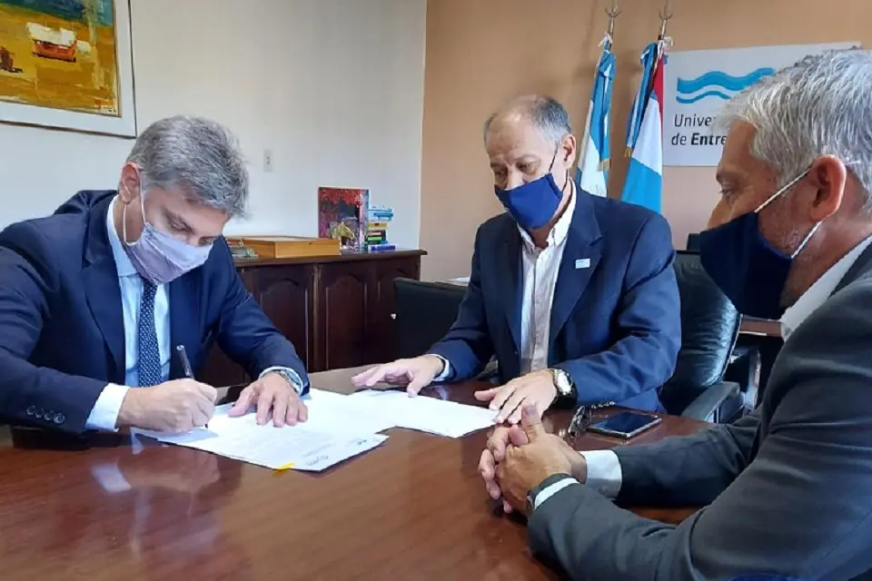 Vínculo comercial entre el Instituto del Seguro y UNER