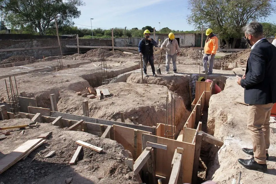 Invierten 256 millones en obras escolares de Paraná