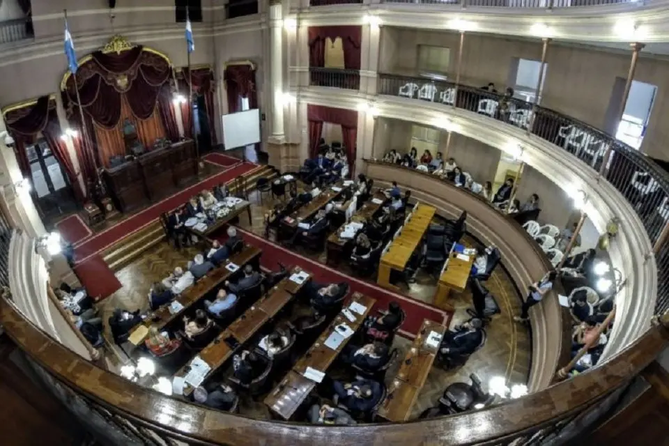 Piden elevar a juicio la causa Contratos Truchos