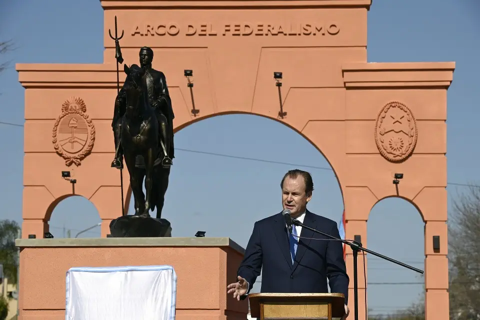 Anuncios y un mensaje de unión en el acto por Ramírez