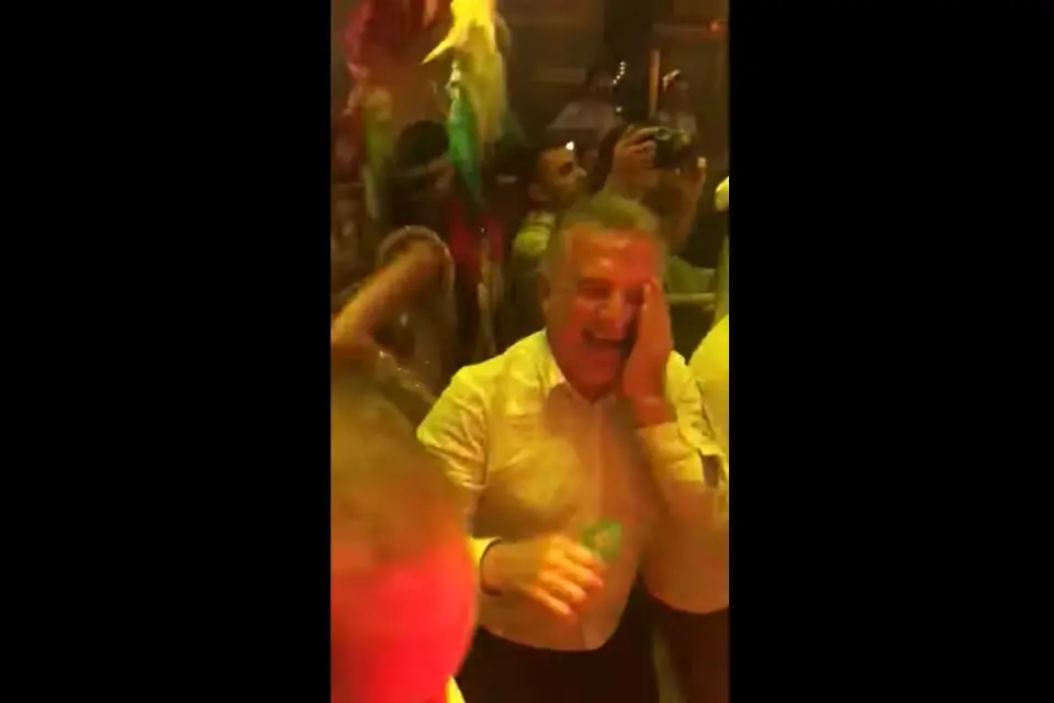 Filman a Urribarri en una fiesta bromeando sobre el Covid