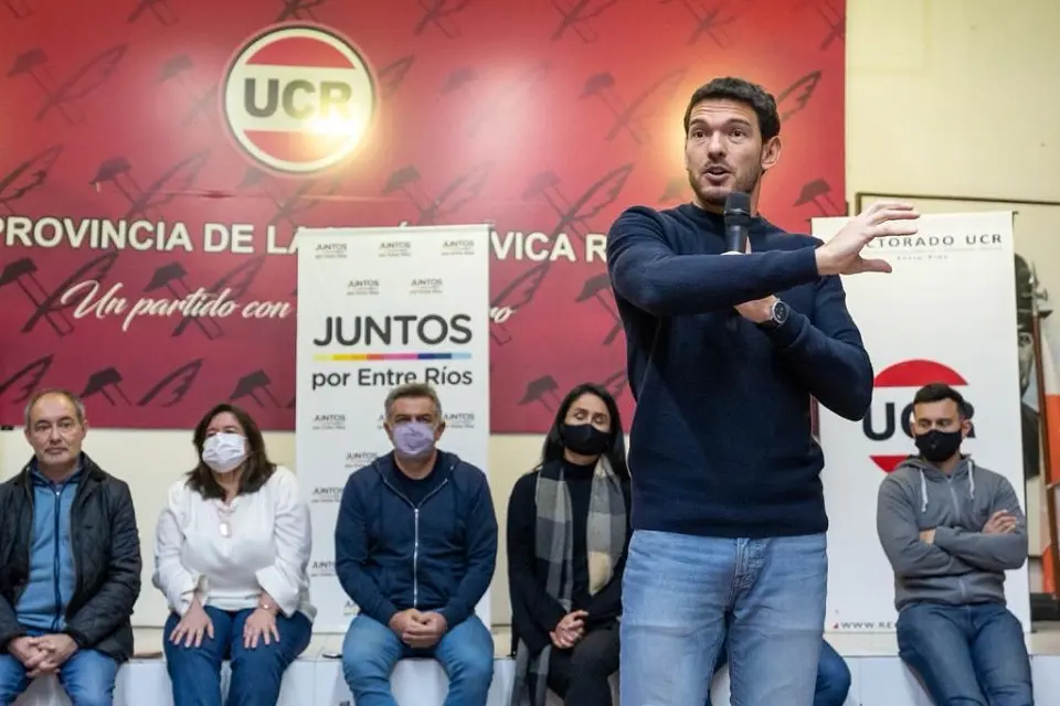 Polémica por una reunión de Gainza en la UCR