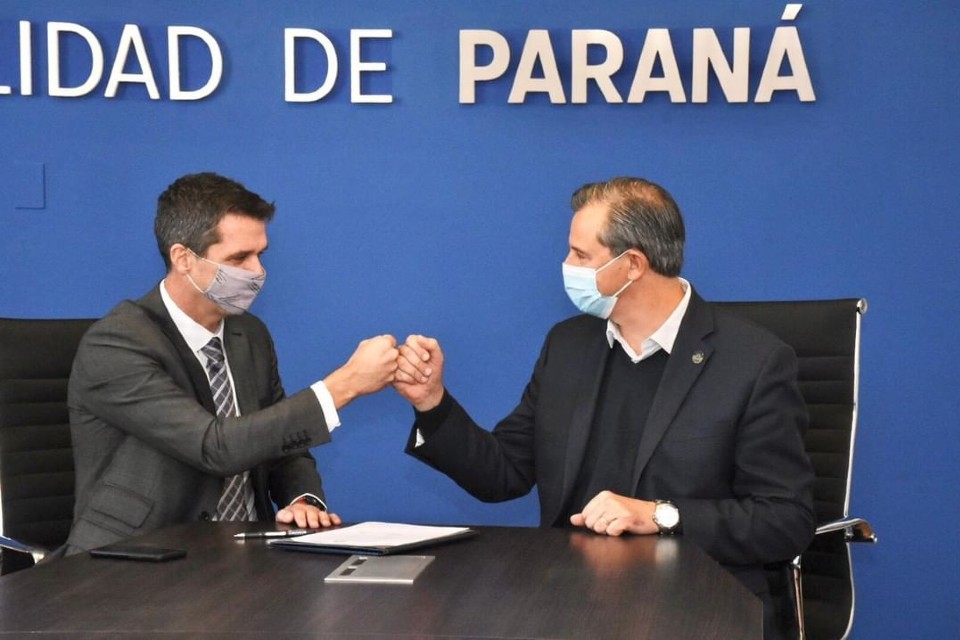 Apoyo virtual de Bahl a Cresto