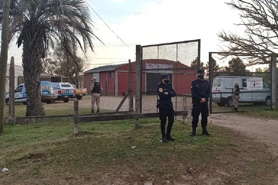 Allanaron una comisaría y detuvieron 3 policías