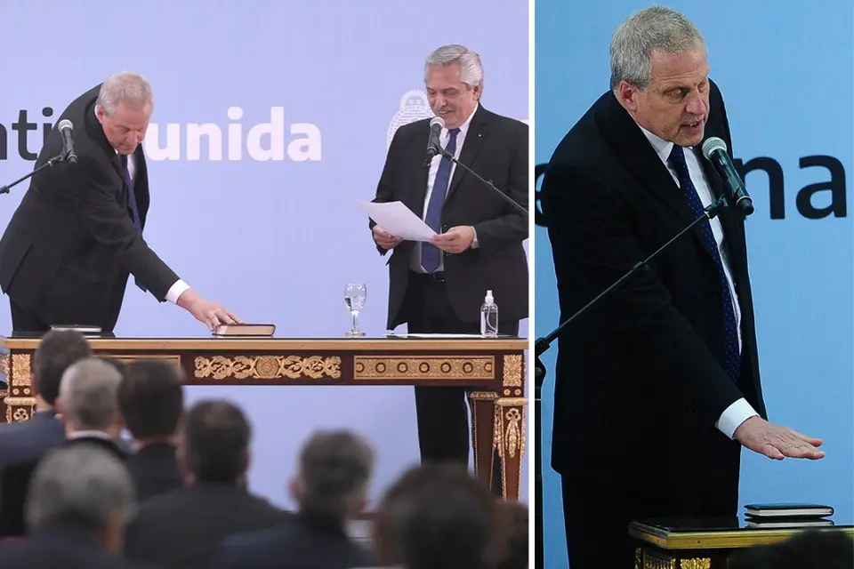 Un Ministro apartó la Biblia para jurar