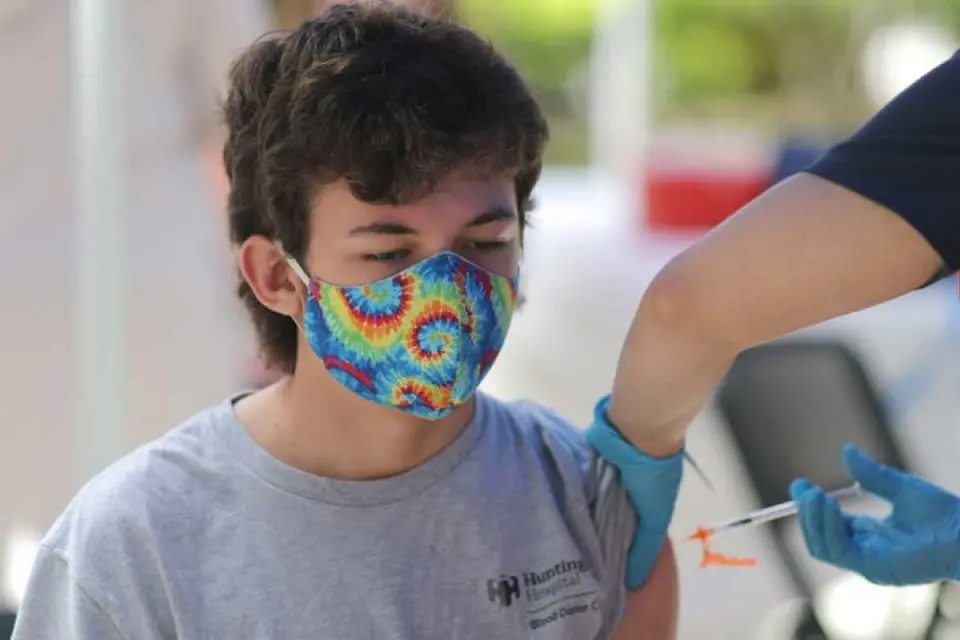 Comienzan a vacunar a adolescentes en Entre Ríos