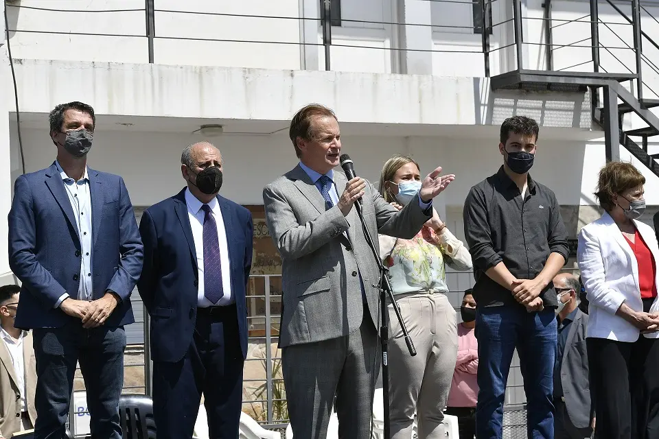 Bordet adelantó obras en el aniversario de Santa Elena
