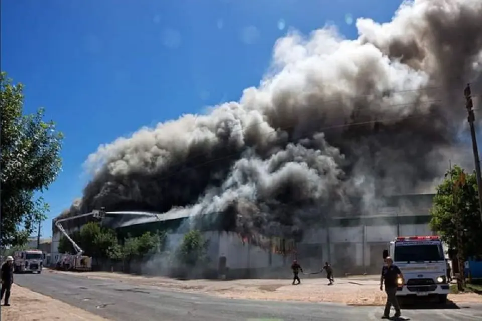 La provincia gestionará ayuda para el frigorífico incendiado