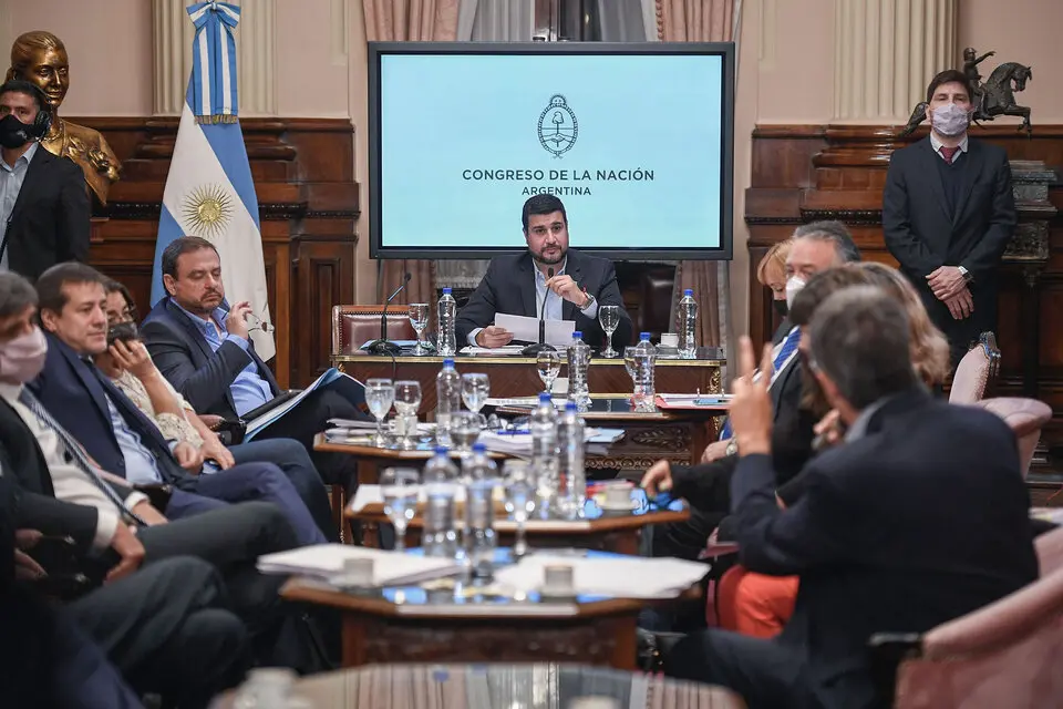 Sin la oposición avanzaron los 116 decretos presidenciales