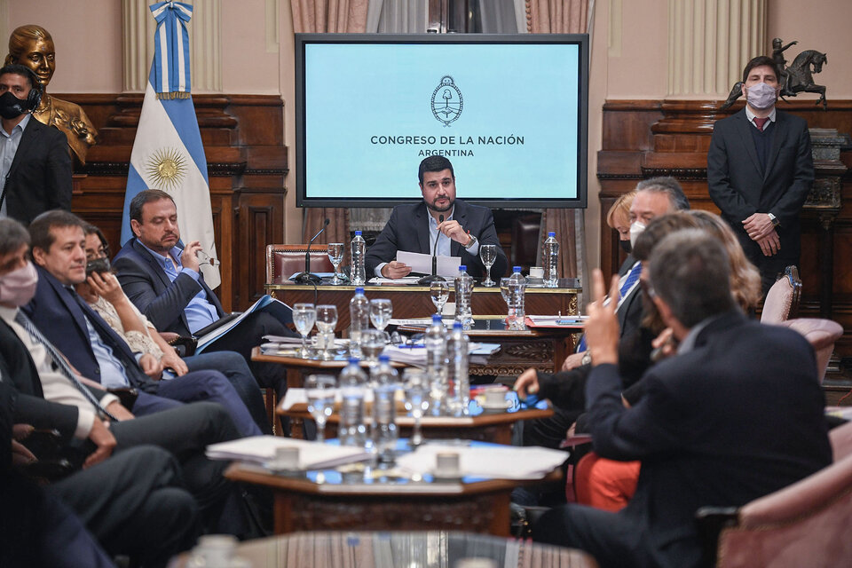 Sin la oposición avanzaron los 116 decretos presidenciales