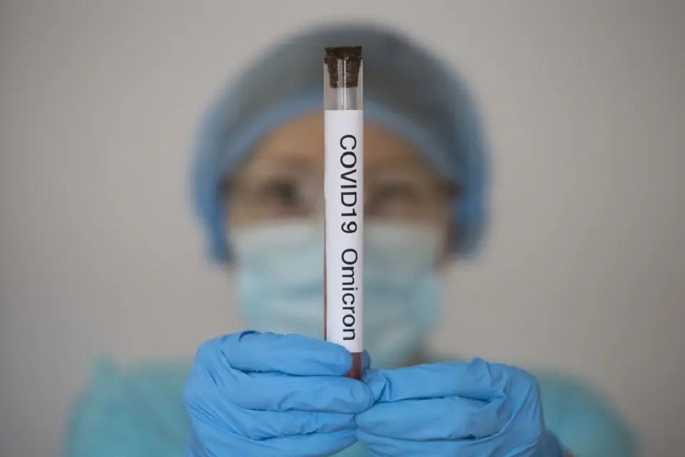¿Qué dice el gobierno tras el primer caso de Omicrón en el país?