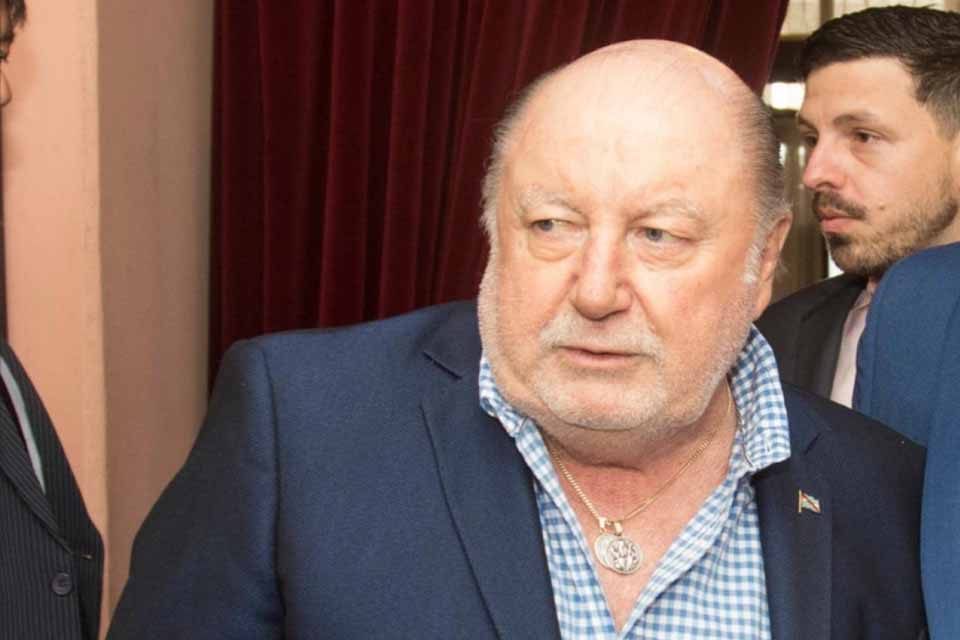 Busti pasó la etapa crítica pero sigue delicado