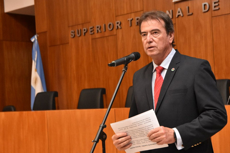 Castrillón: “Los Simuladores, agrandado, chupamedias y arpía”