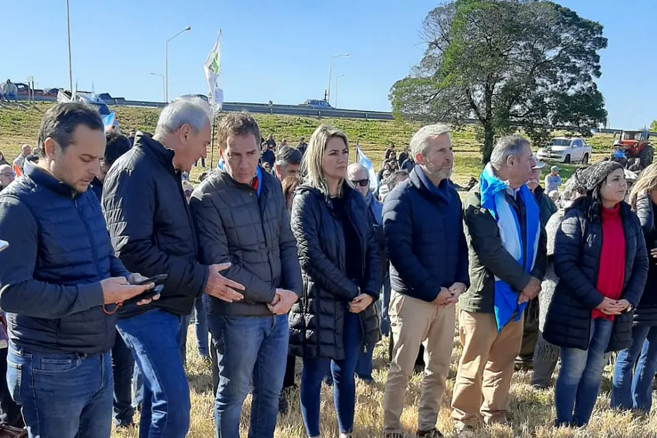 Dirigentes de la oposición apoyan protesta en Gualeguaychú