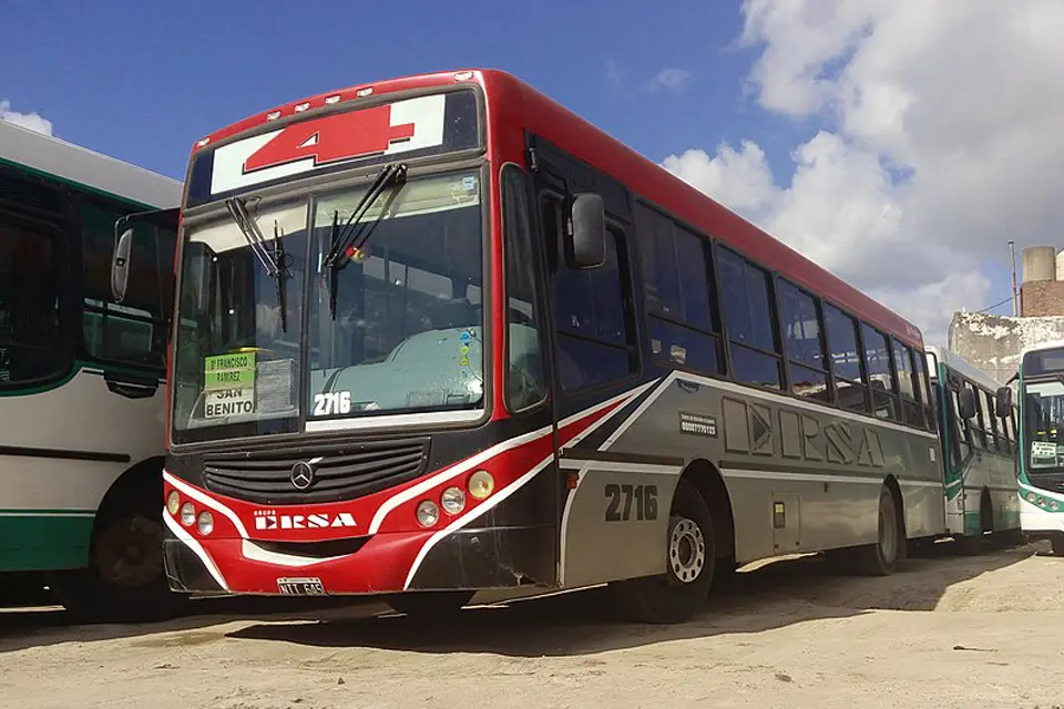 Se levantó el paro de colectivos en el interior