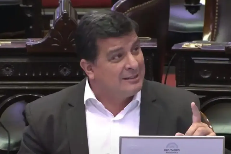 Fue fuertemente criticado y ahora cuestiona a sus colegas