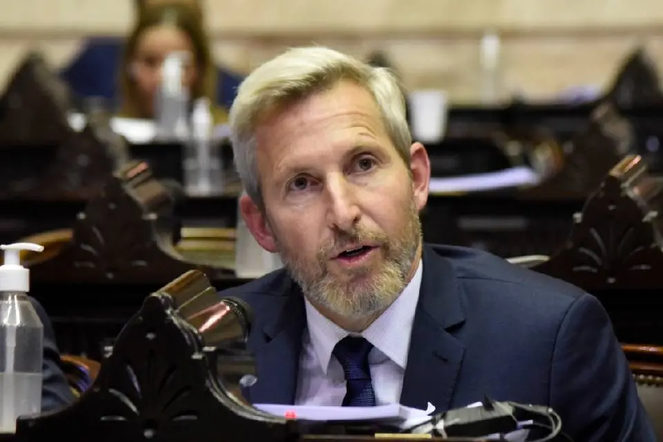 Frigerio pide explicaciones a Massa por el pase a planta de empleados