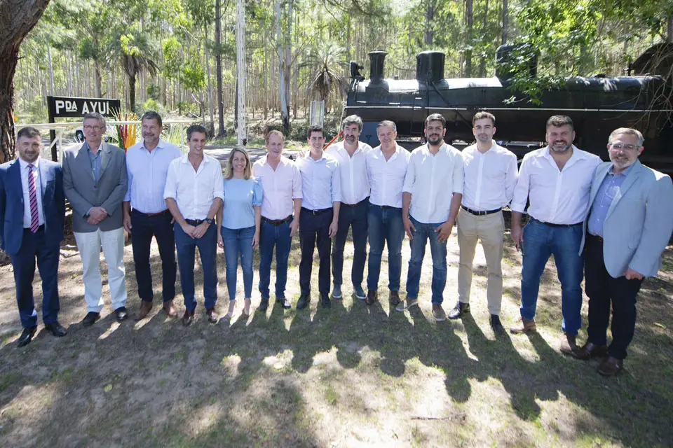 Gesto político de De Pedro para Cresto