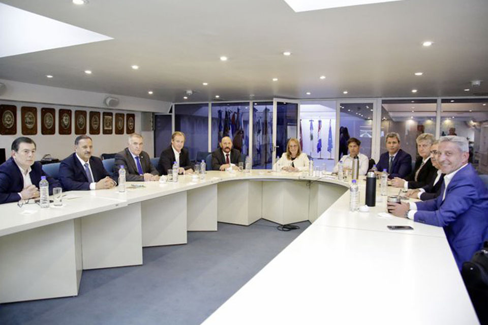Gobernadores no avanzaron sobre el reemplazo de CFK
