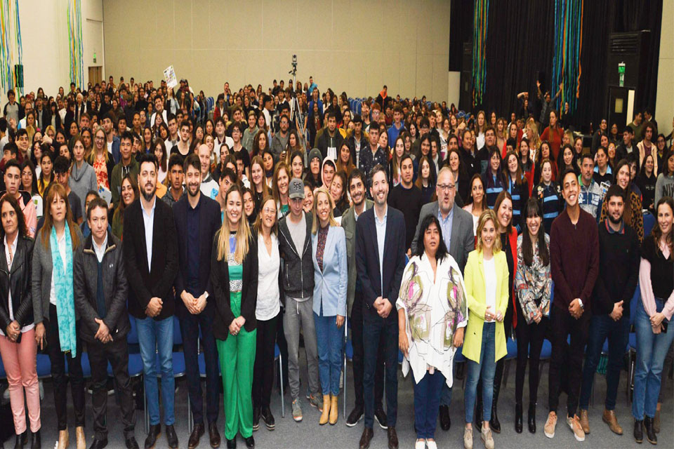 En Diputados, Ulman debatirá junto a los centros de estudiantes