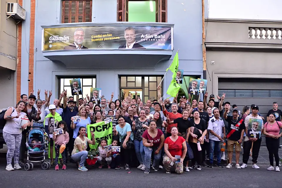 Guzmán abrió su local 24 de cara a las PASO