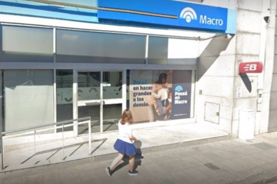 Condenan a un banco a pagar casi $1 millón de indemnización