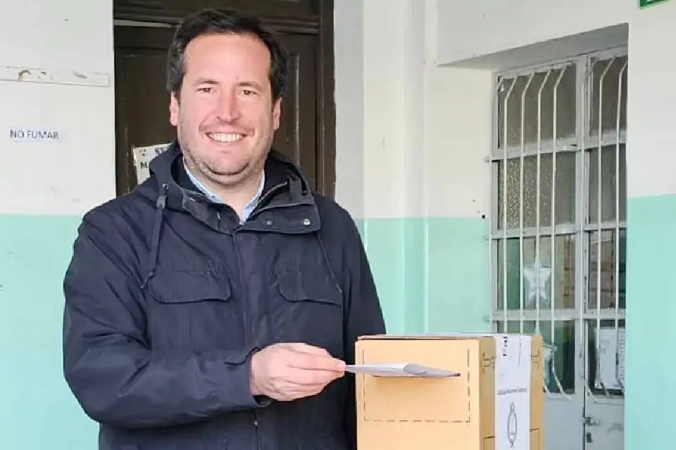 Felicitan al hijo de Benedetti pero oficialmente aún no ganó