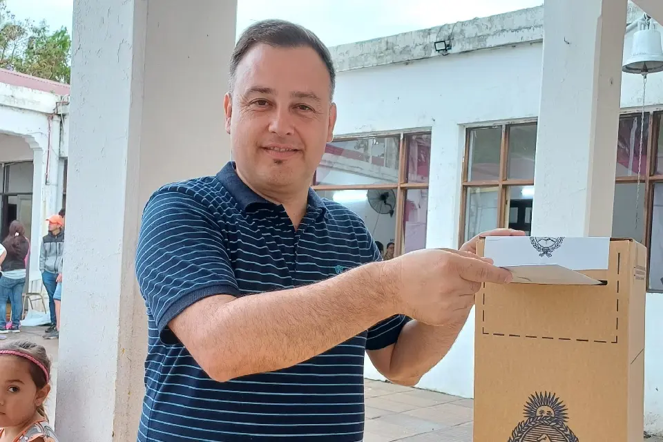 Gino Mesquida logró una contundente victoria en Piedras Blancas