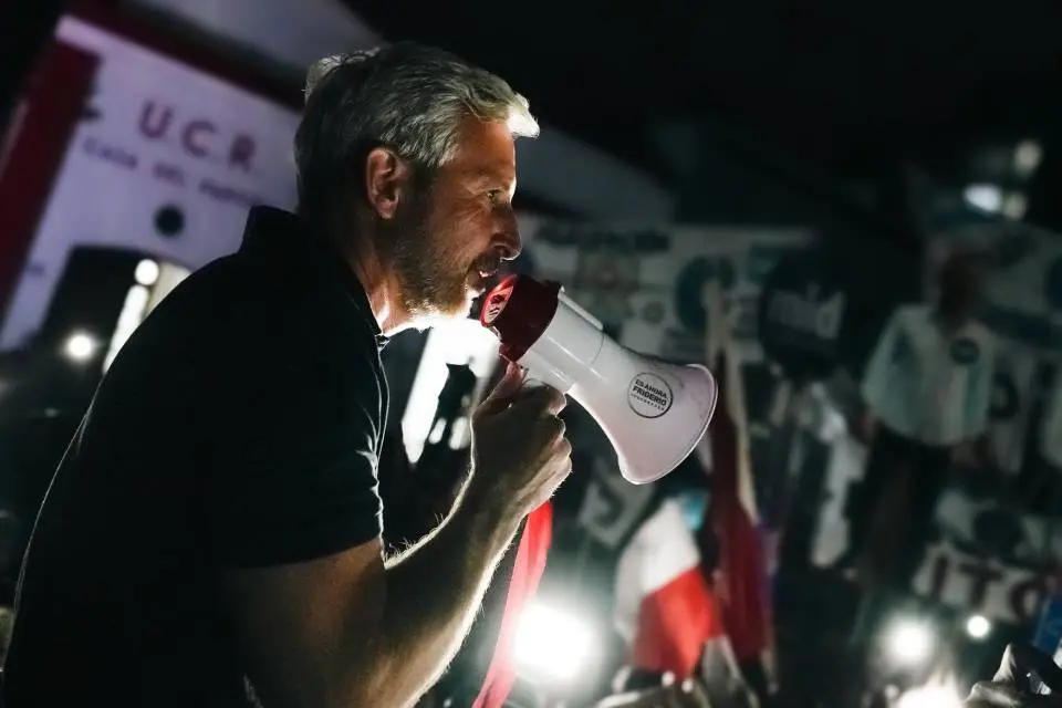 Se cortó la luz en el cierre de Frigerio en Paraná y puede pasar de todo