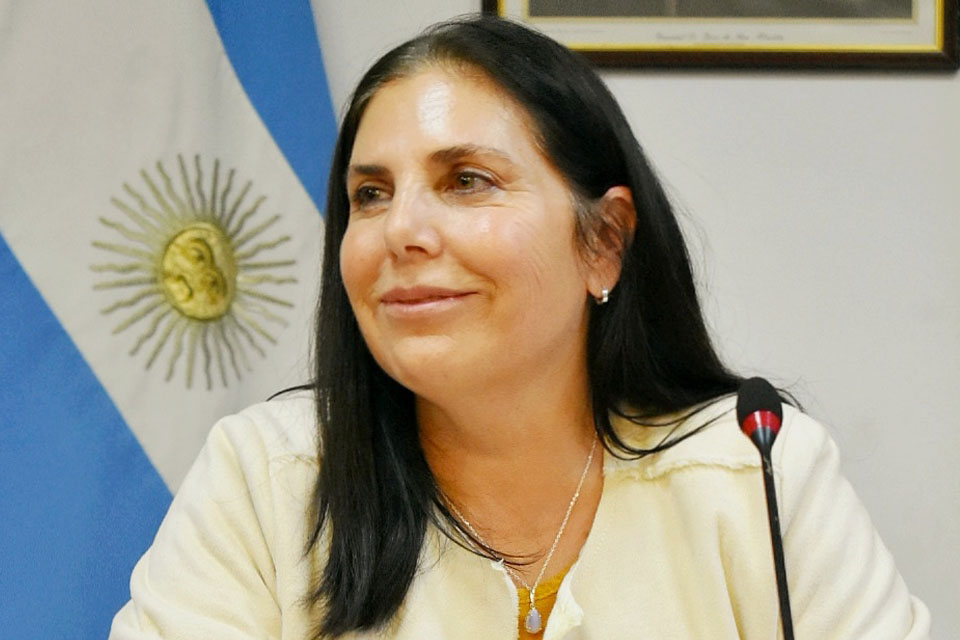 Fuerte diagnóstico de Lena sobre contratos y adscripciones