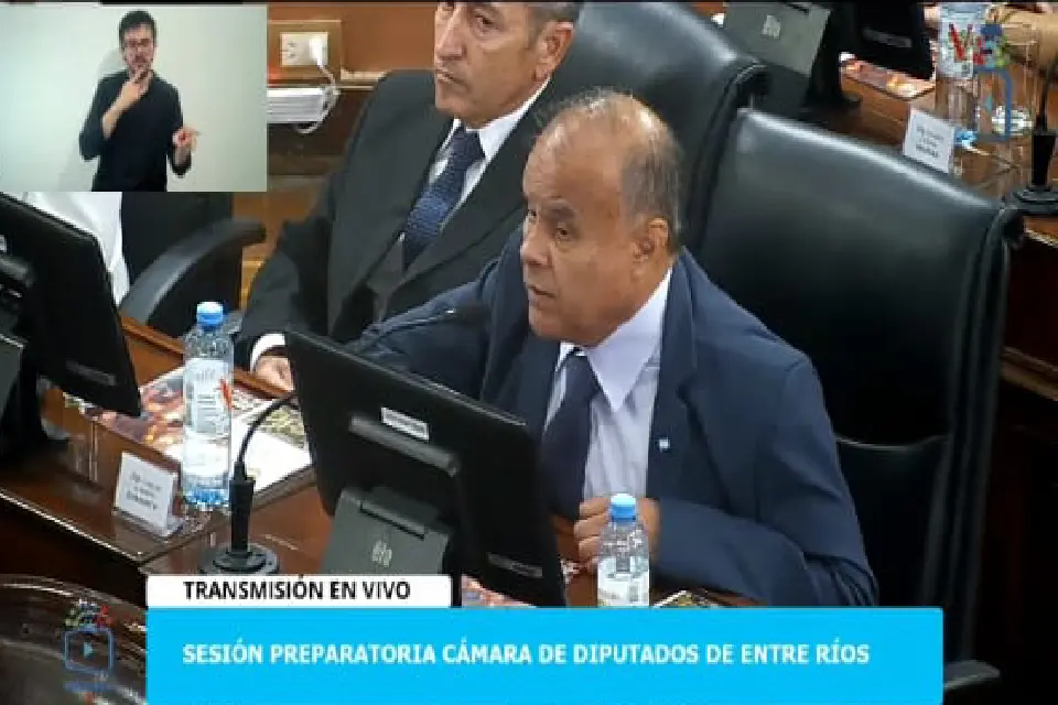 Polémica entre libertarios en la jura de los nuevos diputados