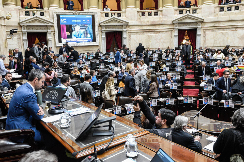 (Mención a diputados entrerrianos) La UCR postergó hasta agosto el financiamiento universitario y el Fonid