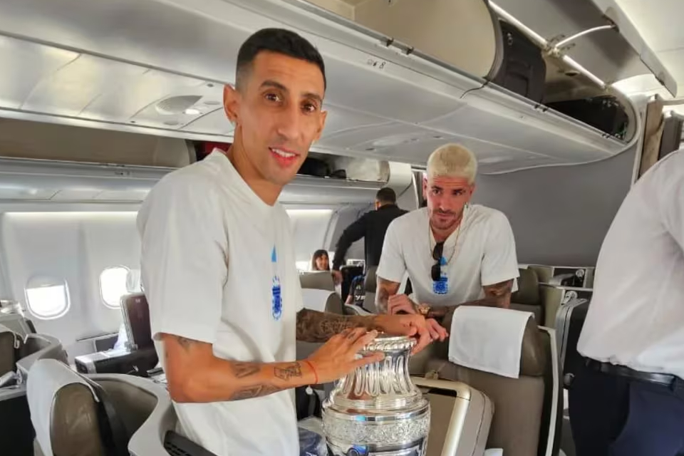 (Mención a futbolista entrerriano) Argentina vuelve al país tras el bicampeonato de la Copa América: los primeros en viajar y los detalles